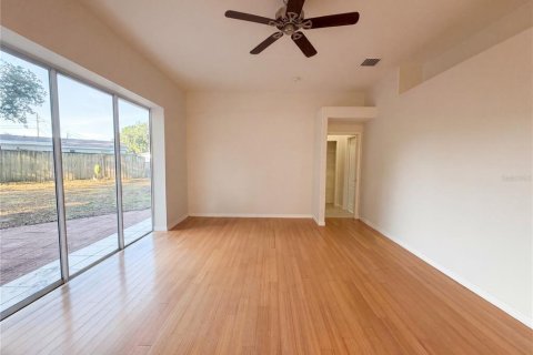 House in Brandon, Florida 4 bedrooms, 184.69 sq.m. № 2123691 - photo 8
