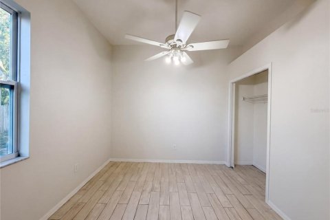House in Brandon, Florida 4 bedrooms, 184.69 sq.m. № 2123691 - photo 10
