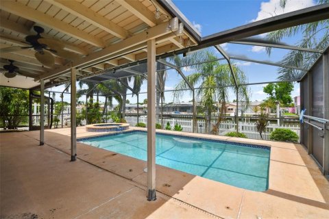 House in Tampa, Florida 4 bedrooms, 244.52 sq.m. № 1815318 - photo 4