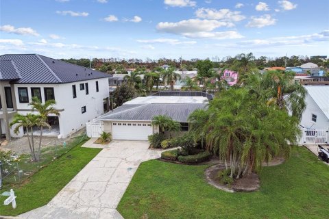House in Tampa, Florida 4 bedrooms, 244.52 sq.m. № 1815318 - photo 15