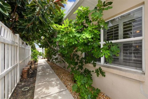 House in Tampa, Florida 4 bedrooms, 244.52 sq.m. № 1815318 - photo 11