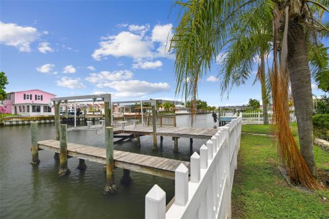 House in Tampa, Florida 4 bedrooms, 244.52 sq.m. № 1815318 - photo 16