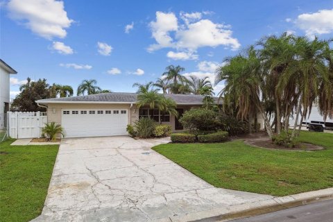 House in Tampa, Florida 4 bedrooms, 244.52 sq.m. № 1815318 - photo 21
