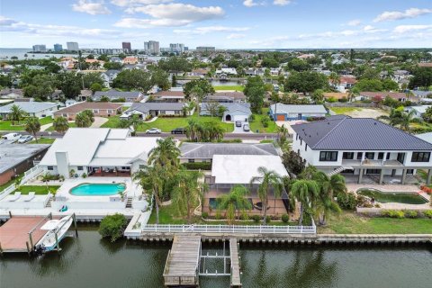 House in Tampa, Florida 4 bedrooms, 244.52 sq.m. № 1815318 - photo 13