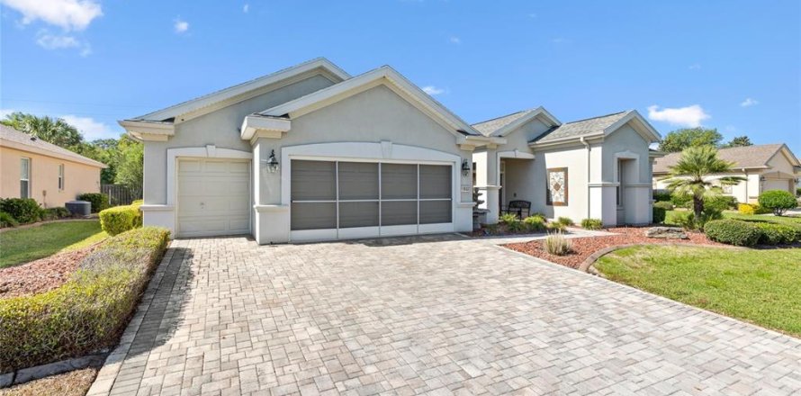House in Summerfield, Florida 3 bedrooms, 224.17 sq.m. № 2399016