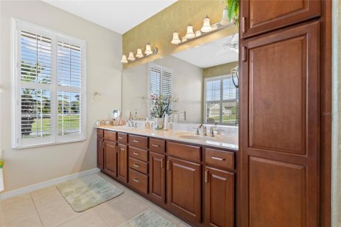 House in Summerfield, Florida 3 bedrooms, 224.17 sq.m. № 2399016 - photo 21