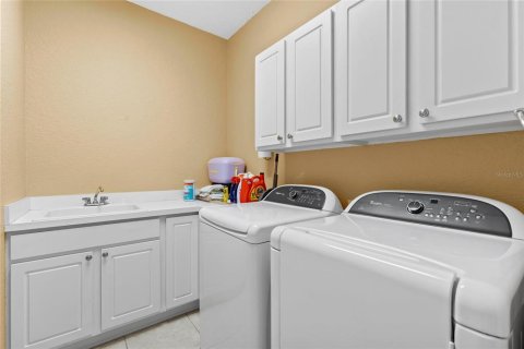 House in Summerfield, Florida 3 bedrooms, 224.17 sq.m. № 2399016 - photo 28