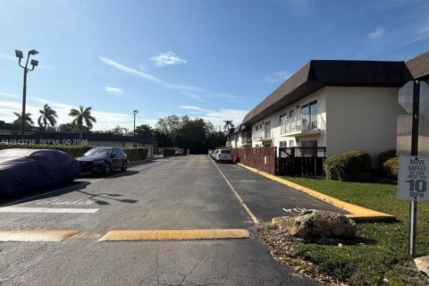 Condominio en Miami, Florida, 3 dormitorios  № 2000800