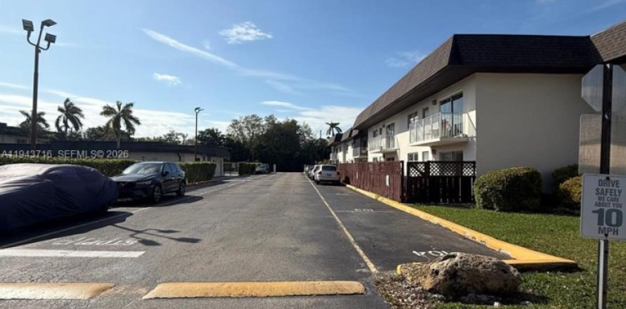 Condominio en Miami, Florida, 3 dormitorios  № 2000800