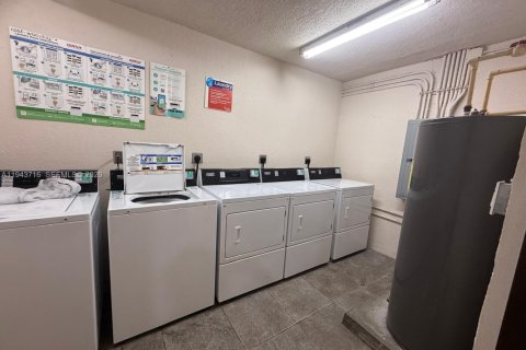 Condominio en venta en Miami, Florida, 3 dormitorios, 97.92 m2 № 2000800 - foto 11