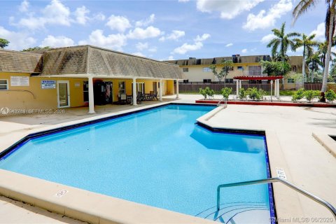 Condominio en venta en Miami, Florida, 3 dormitorios, 97.92 m2 № 2000800 - foto 4