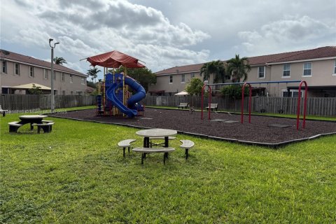 Adosado en venta en Homestead, Florida, 4 dormitorios, 188.41 m2 № 1967581 - foto 10