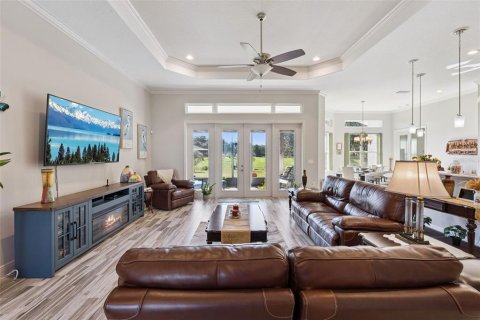House in Eustis, Florida 4 bedrooms, 262.54 sq.m. № 2425242 - photo 5