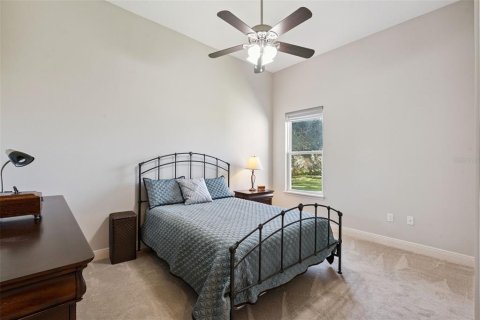 House in Eustis, Florida 4 bedrooms, 262.54 sq.m. № 2425242 - photo 24