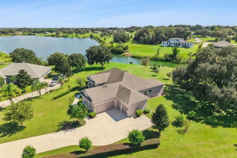 House in Eustis, Florida 4 bedrooms, 262.54 sq.m. № 2425242 - photo 2
