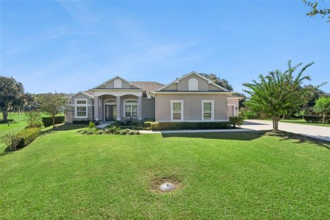 House in Eustis, Florida 4 bedrooms, 262.54 sq.m. № 2425242 - photo 3