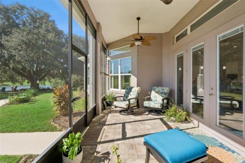 House in Eustis, Florida 4 bedrooms, 262.54 sq.m. № 2425242 - photo 17