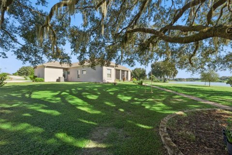 House in Eustis, Florida 4 bedrooms, 262.54 sq.m. № 2425242 - photo 26