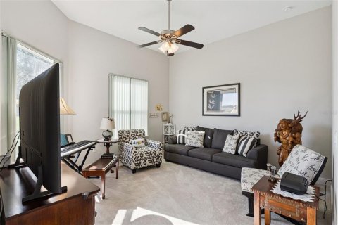 House in Eustis, Florida 4 bedrooms, 262.54 sq.m. № 2425242 - photo 20