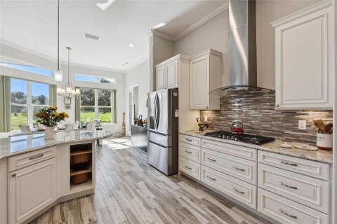 House in Eustis, Florida 4 bedrooms, 262.54 sq.m. № 2425242 - photo 9