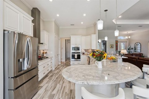 House in Eustis, Florida 4 bedrooms, 262.54 sq.m. № 2425242 - photo 8