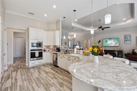 House in Eustis, Florida 4 bedrooms, 262.54 sq.m. № 2425242 - photo 7