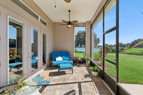 House in Eustis, Florida 4 bedrooms, 262.54 sq.m. № 2425242 - photo 15