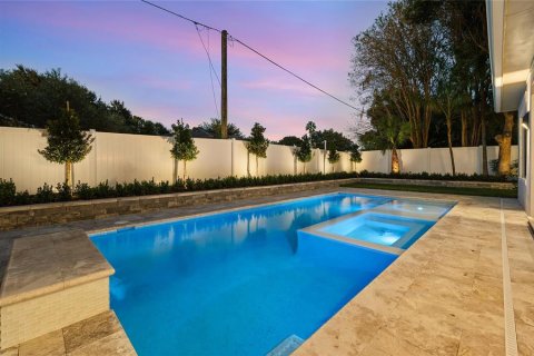 House in Winter Park, Florida 4 bedrooms, 400.5 sq.m. № 2427408 - photo 10