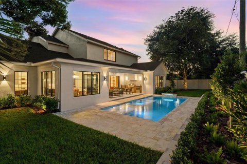 House in Winter Park, Florida 4 bedrooms, 400.5 sq.m. № 2427408 - photo 11