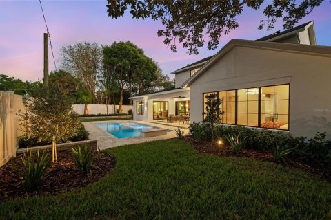 House in Winter Park, Florida 4 bedrooms, 400.5 sq.m. № 2427408 - photo 12