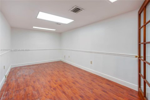 Propiedad comercial en venta en North Miami, Florida № 2066290 - foto 16