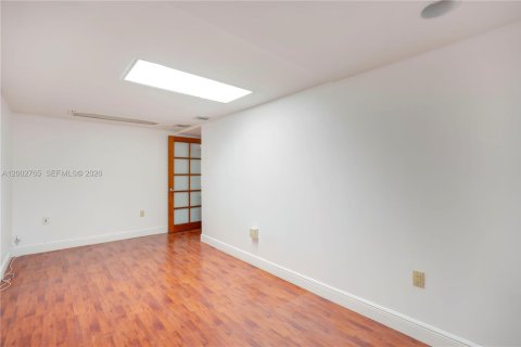 Propiedad comercial en venta en North Miami, Florida № 2066290 - foto 14