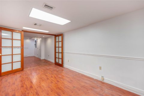 Propiedad comercial en venta en North Miami, Florida № 2066290 - foto 19
