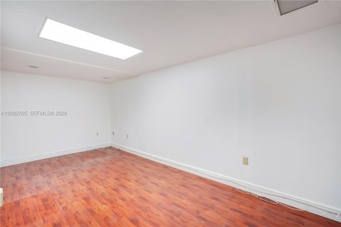 Propiedad comercial en venta en North Miami, Florida № 2066290 - foto 13