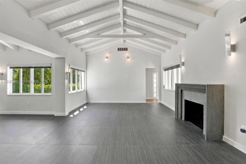 House in North Bay Village, Florida 3 bedrooms, 177.54 sq.m. № 2392416 - photo 14