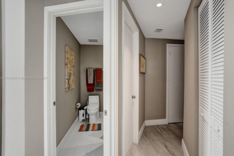 Copropriété à louer à Miami, Floride: 2 chambres, 77.57 m2 № 1702454 - photo 29