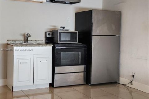 Villa ou maison à louer à Fort Lauderdale, Floride: 1 chambre, 198.07 m2 № 2044816 - photo 2