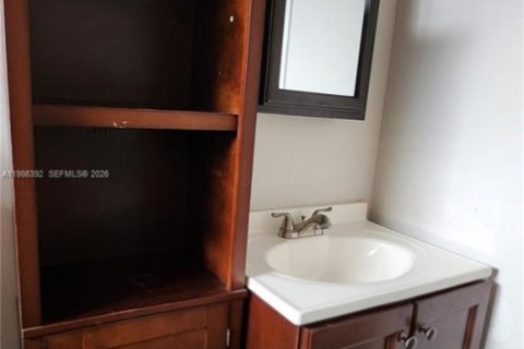 Villa ou maison à louer à Fort Lauderdale, Floride: 1 chambre, 198.07 m2 № 2044816 - photo 4