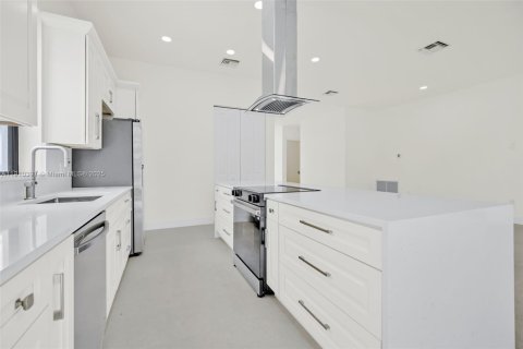 Casa en venta en Fort Lauderdale, Florida, 3 dormitorios, 170.75 m2 № 1965845 - foto 10