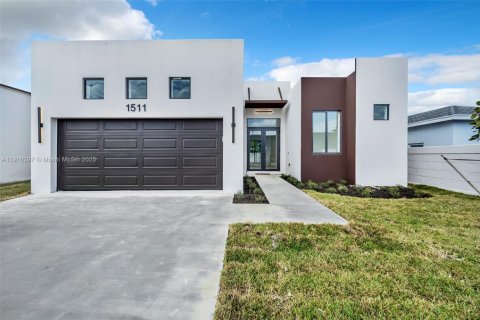 Casa en venta en Fort Lauderdale, Florida, 3 dormitorios, 170.75 m2 № 1965845 - foto 2