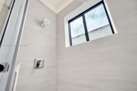 Casa en venta en Fort Lauderdale, Florida, 3 dormitorios, 170.75 m2 № 1965845 - foto 15