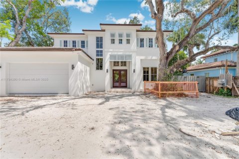 Casa en venta en South Miami, Florida, 4 dormitorios, 225.01 m2 № 1665629 - foto 1