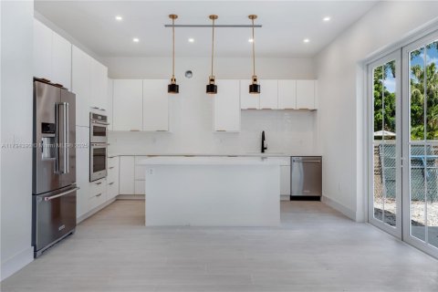 Casa en venta en South Miami, Florida, 4 dormitorios, 225.01 m2 № 1665629 - foto 12