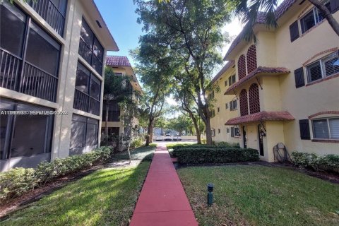 Copropriété à louer à Pompano Beach, Floride: 1 chambre, 62.99 m2 № 2051614 - photo 17