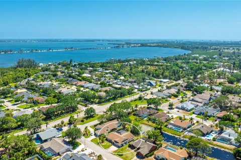 House in Bradenton, Florida 4 bedrooms, 182.09 sq.m. № 1662847 - photo 1