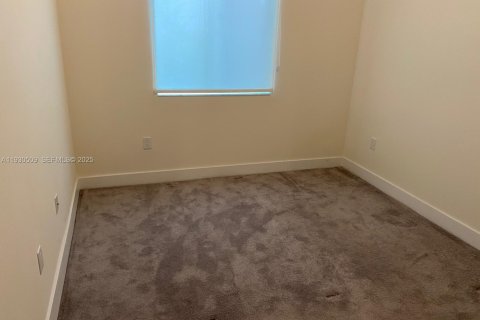 Снять в аренду таунхаус в Дорал, Флорида 3 спальни, 221.01м2, № 1989684 - фото 26