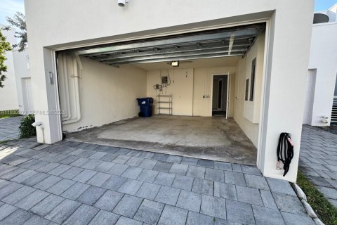 Снять в аренду таунхаус в Дорал, Флорида 3 спальни, 221.01м2, № 1989684 - фото 14