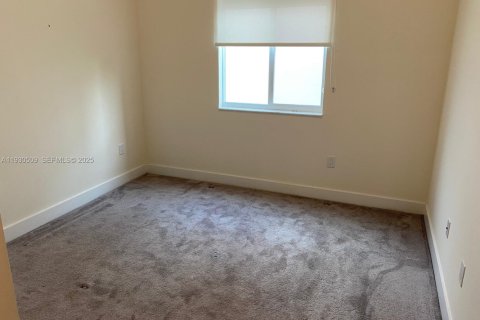 Снять в аренду таунхаус в Дорал, Флорида 3 спальни, 221.01м2, № 1989684 - фото 28