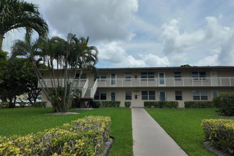 Condominio en West Palm Beach, Florida, 2 dormitorios  № 2173339