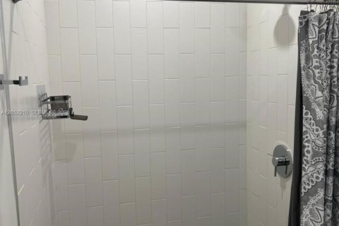 Immobilier commercial à louer à Miami, Floride: 1 chambre, 180.79 m2 № 2272664 - photo 10